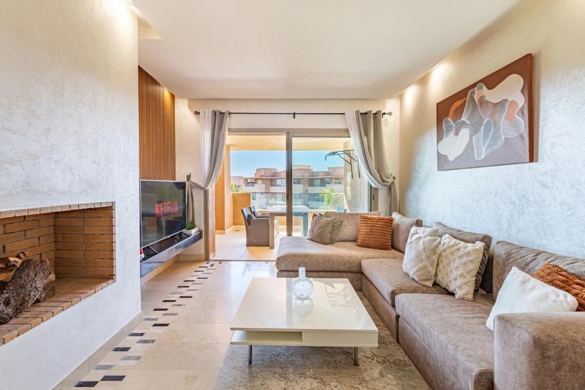 Prestigia Triple View Oasis Golf, Mountain & Pool Appartement *