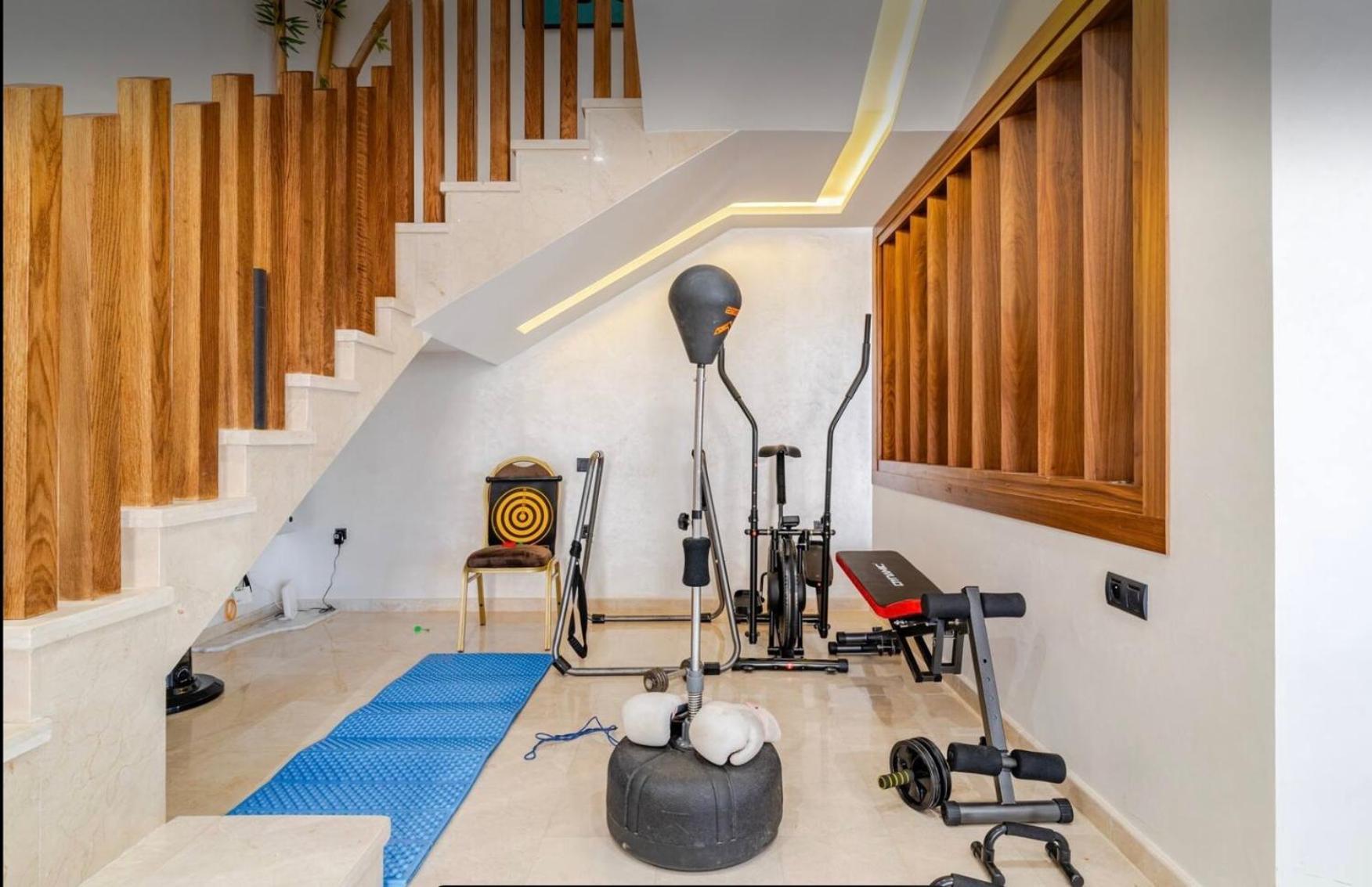 Exotic Vip Family Only -housekeeper ,billard,ping-pong,piscine Privee -chauffee Sur Demande- Villa