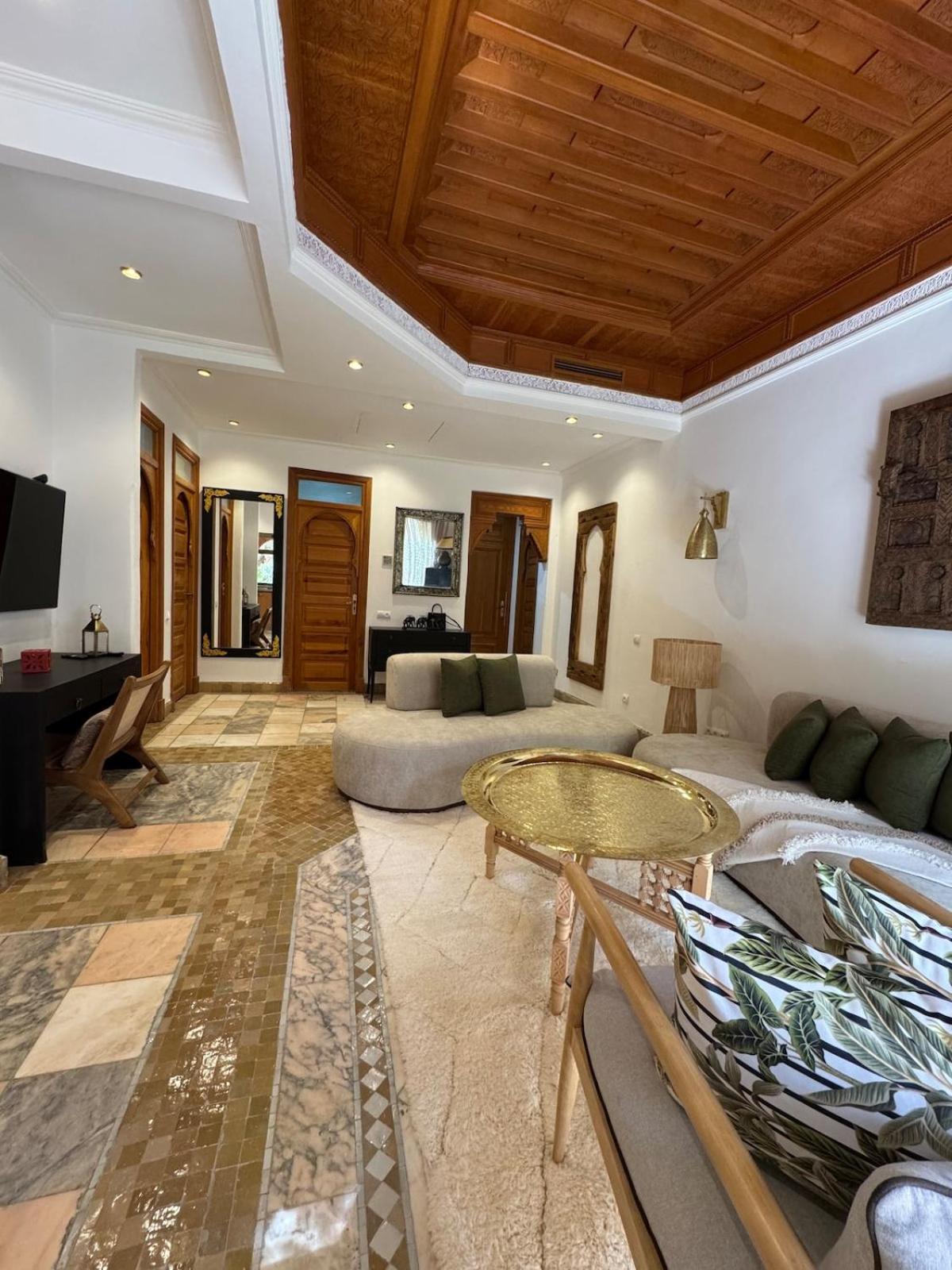 Traditional Moroccan Flat In Palmeraie