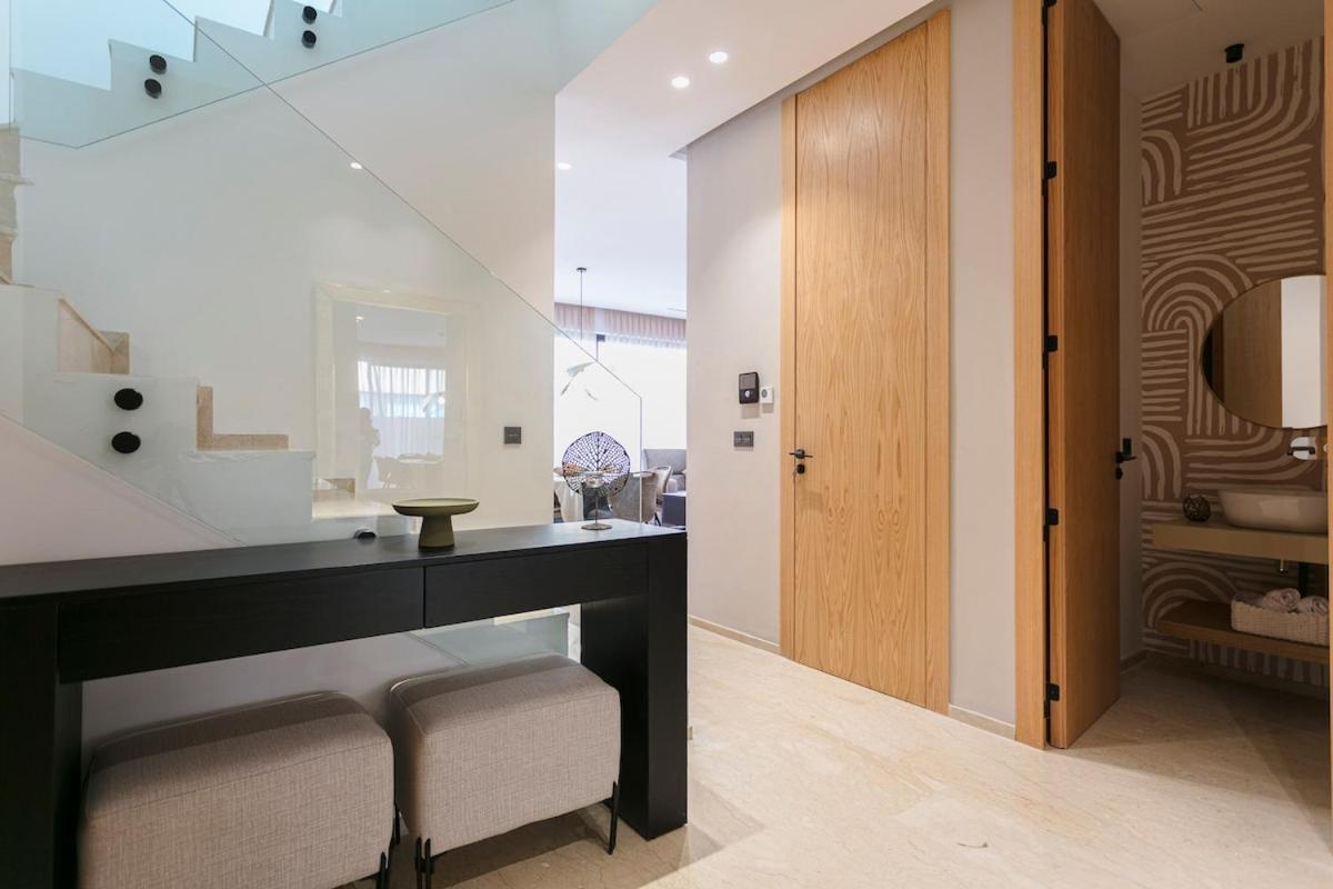 Appartement Beautiful 4 Bedroom Rooftop Pool