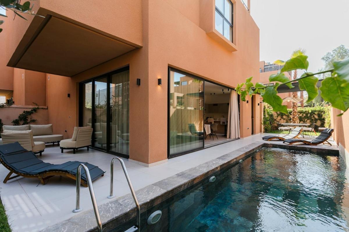 Beautiful 4 Bedroom Rooftop Pool Appartement *