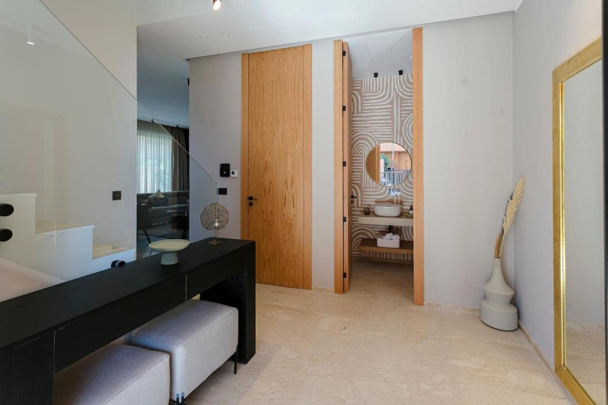 Beautiful 4 Bedroom Rooftop Pool