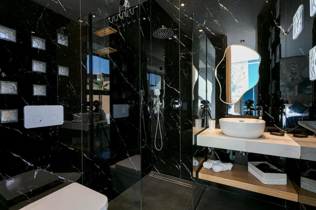 Beautiful 4 Bedroom Rooftop Pool Appartement *