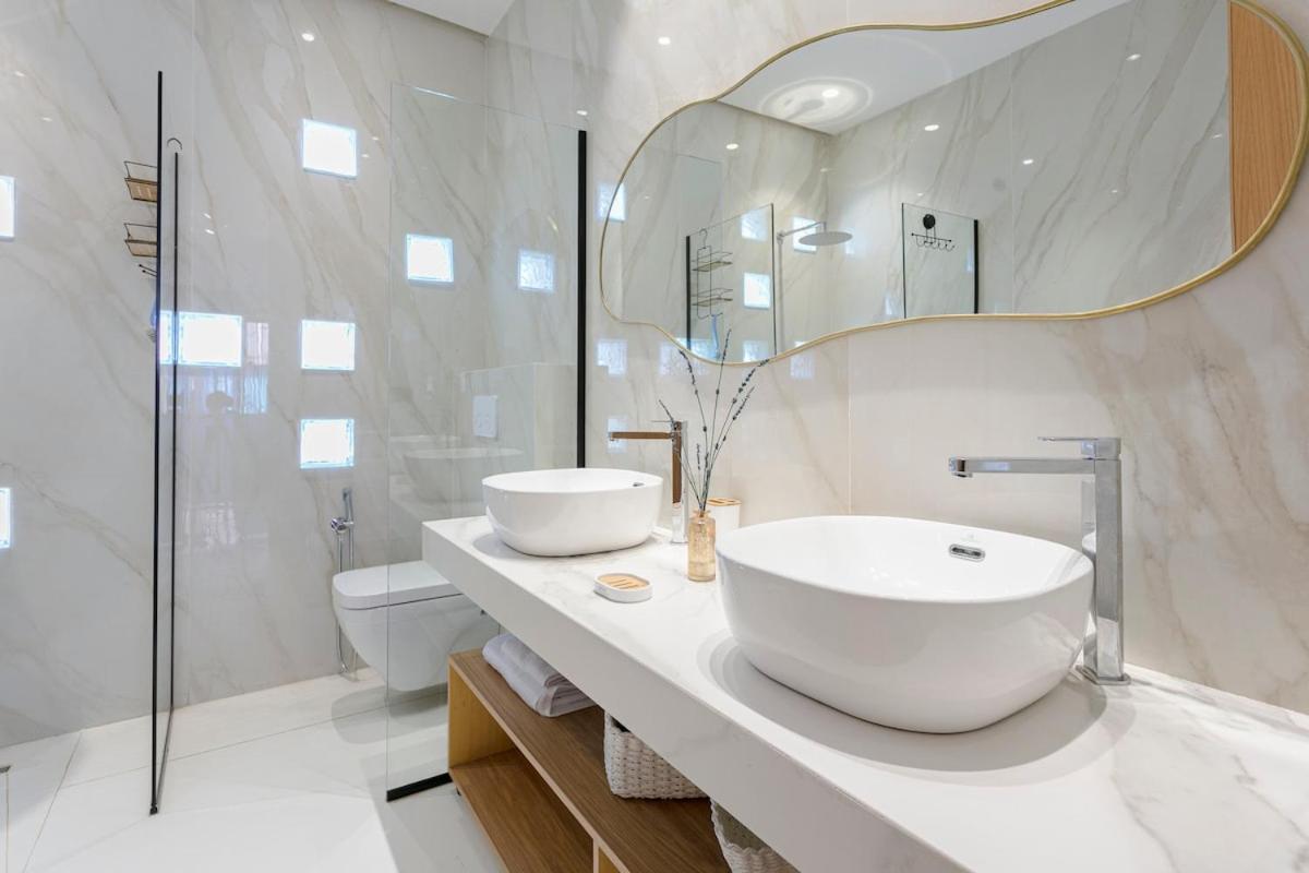 Beautiful 4 Bedroom Rooftop Pool Appartement