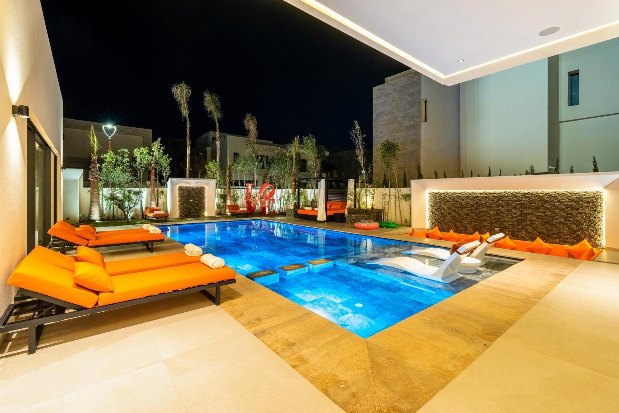 Luxury Heated Pool, Cinema & Game