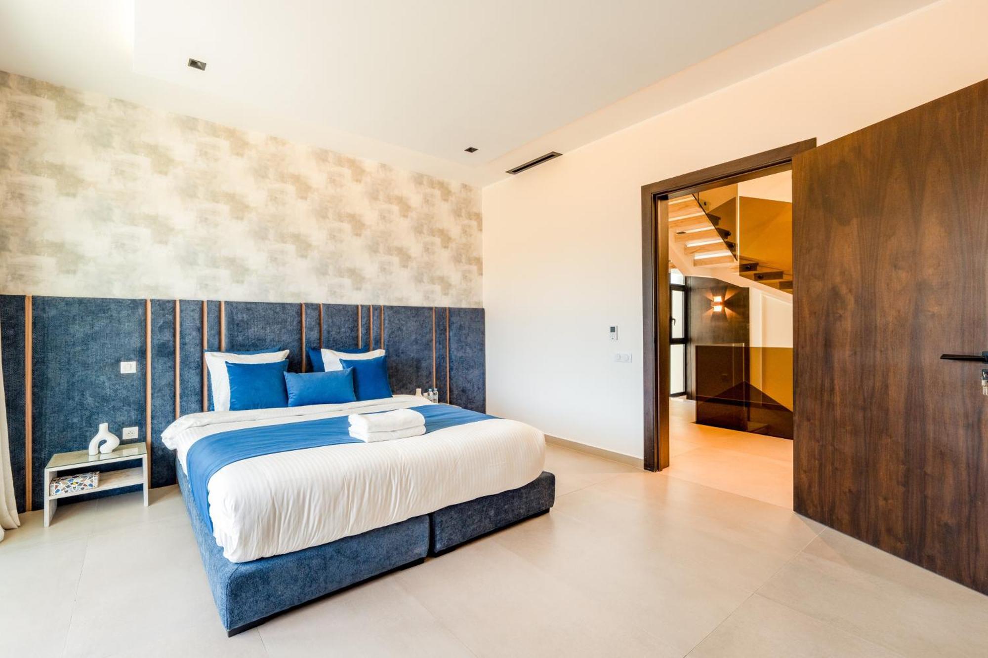Luxury Heated Pool, Cinema & Game Villa