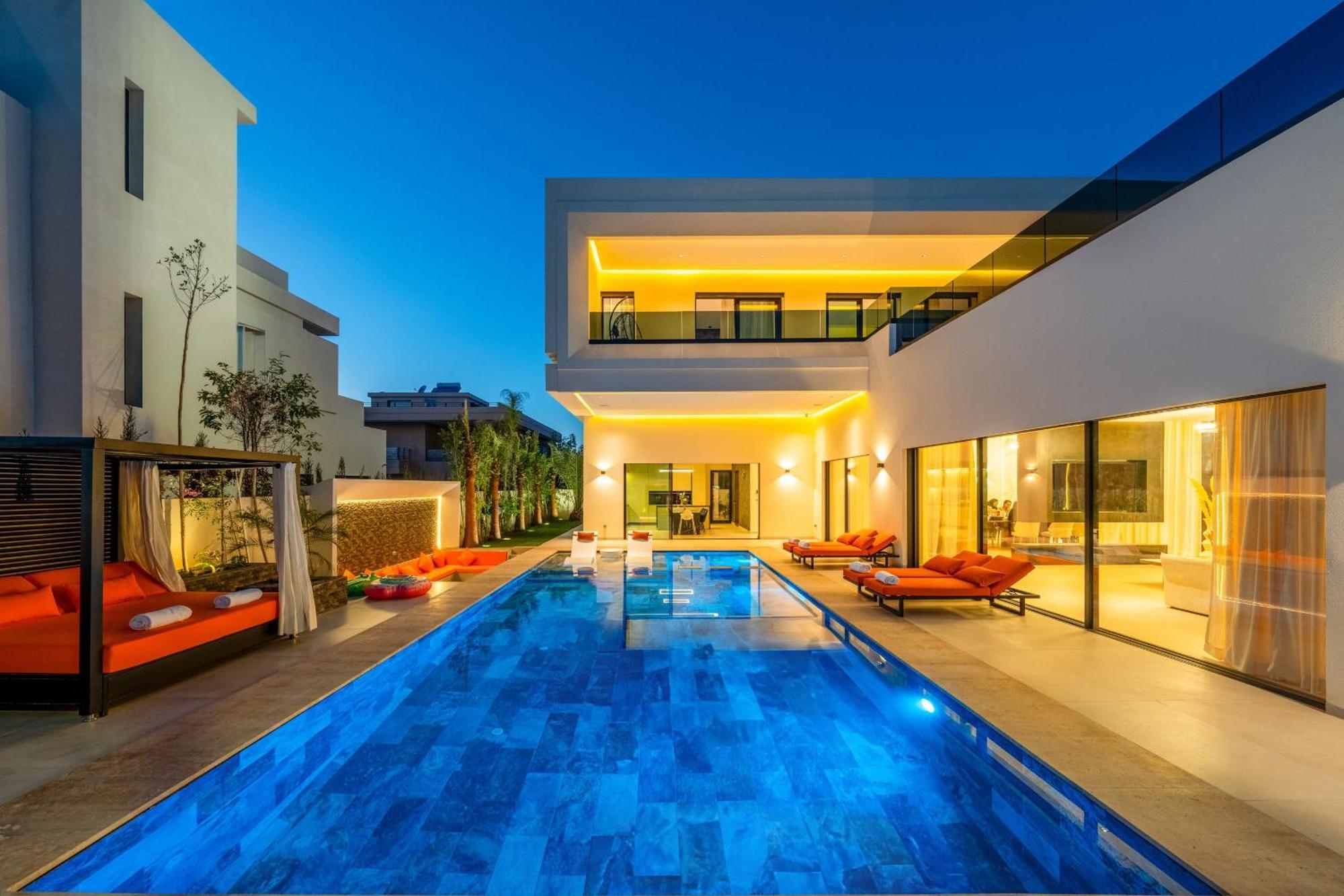 Luxury Heated Pool, Cinema & Game Villa Marrakesh
