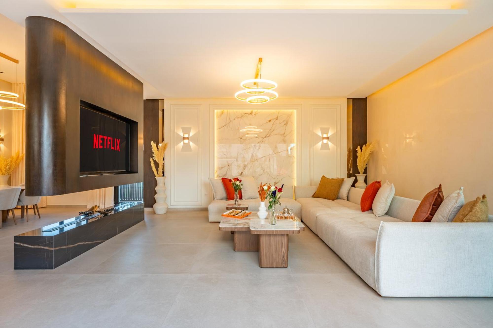 Villa Luxury Heated Pool, Cinema & Game