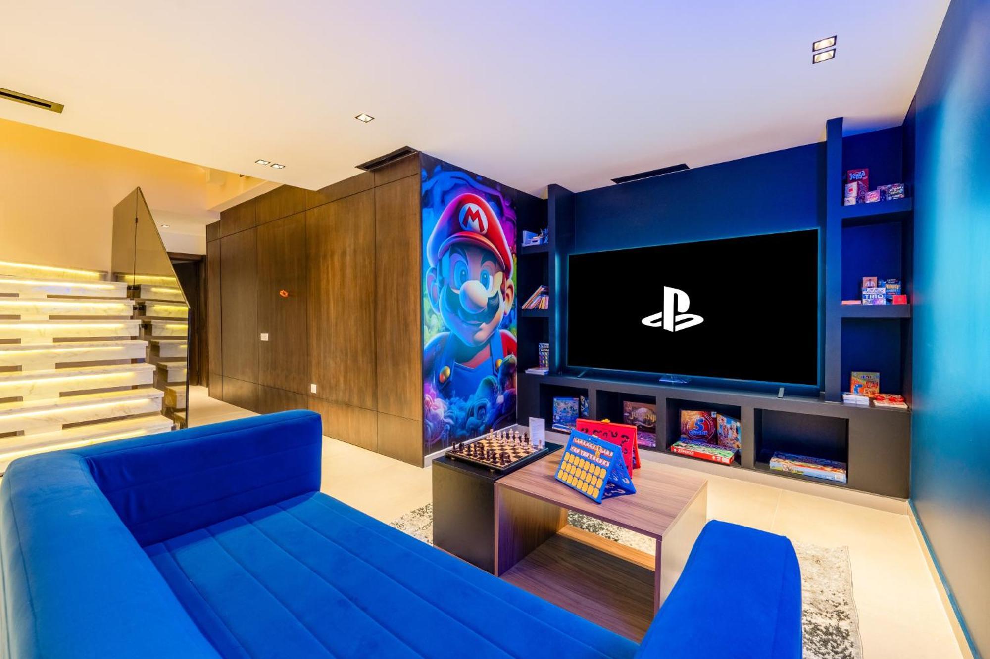 Luxury Heated Pool, Cinema & Game Villa