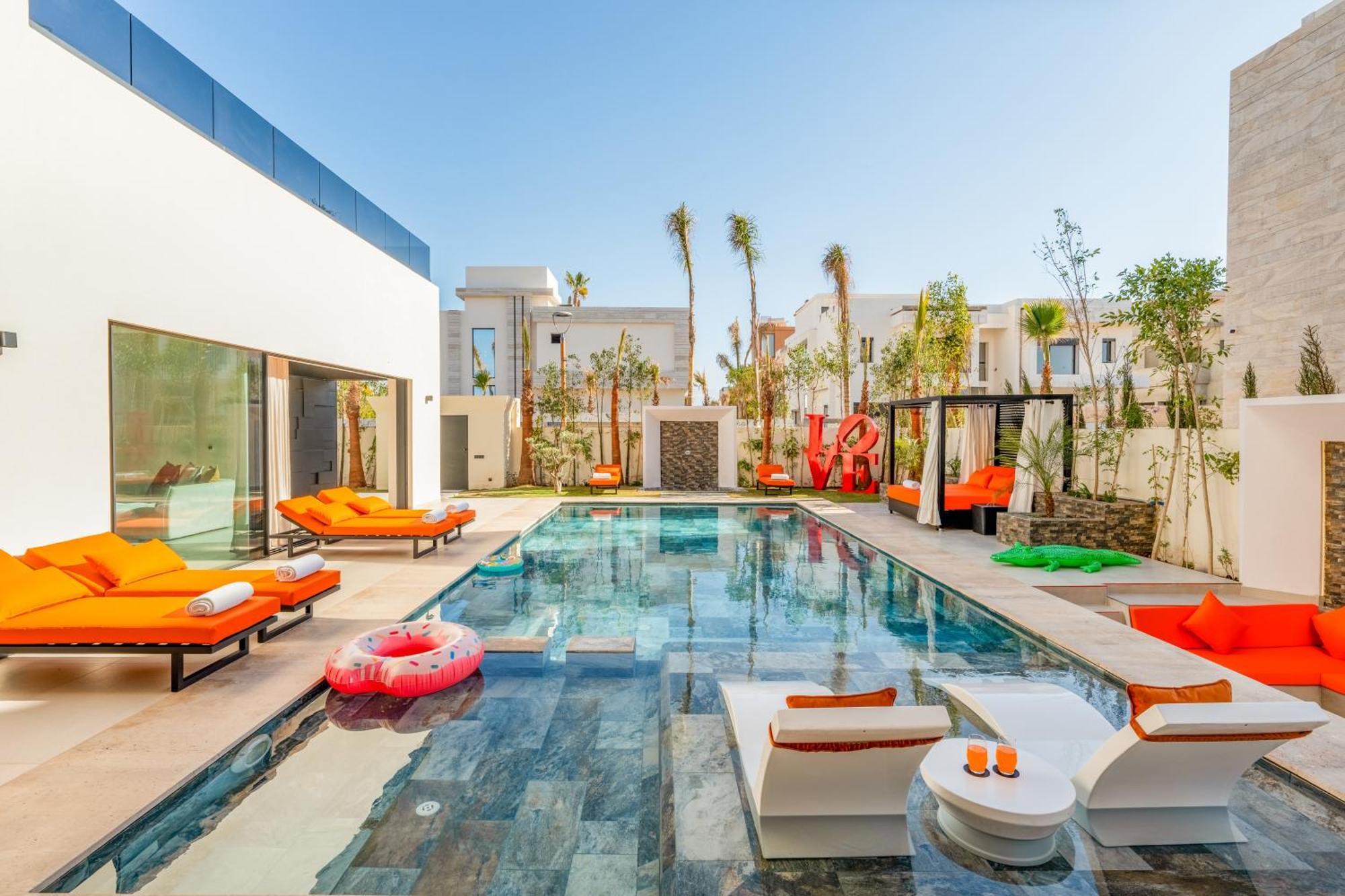 Villa Luxury Heated Pool, Cinema & Game
