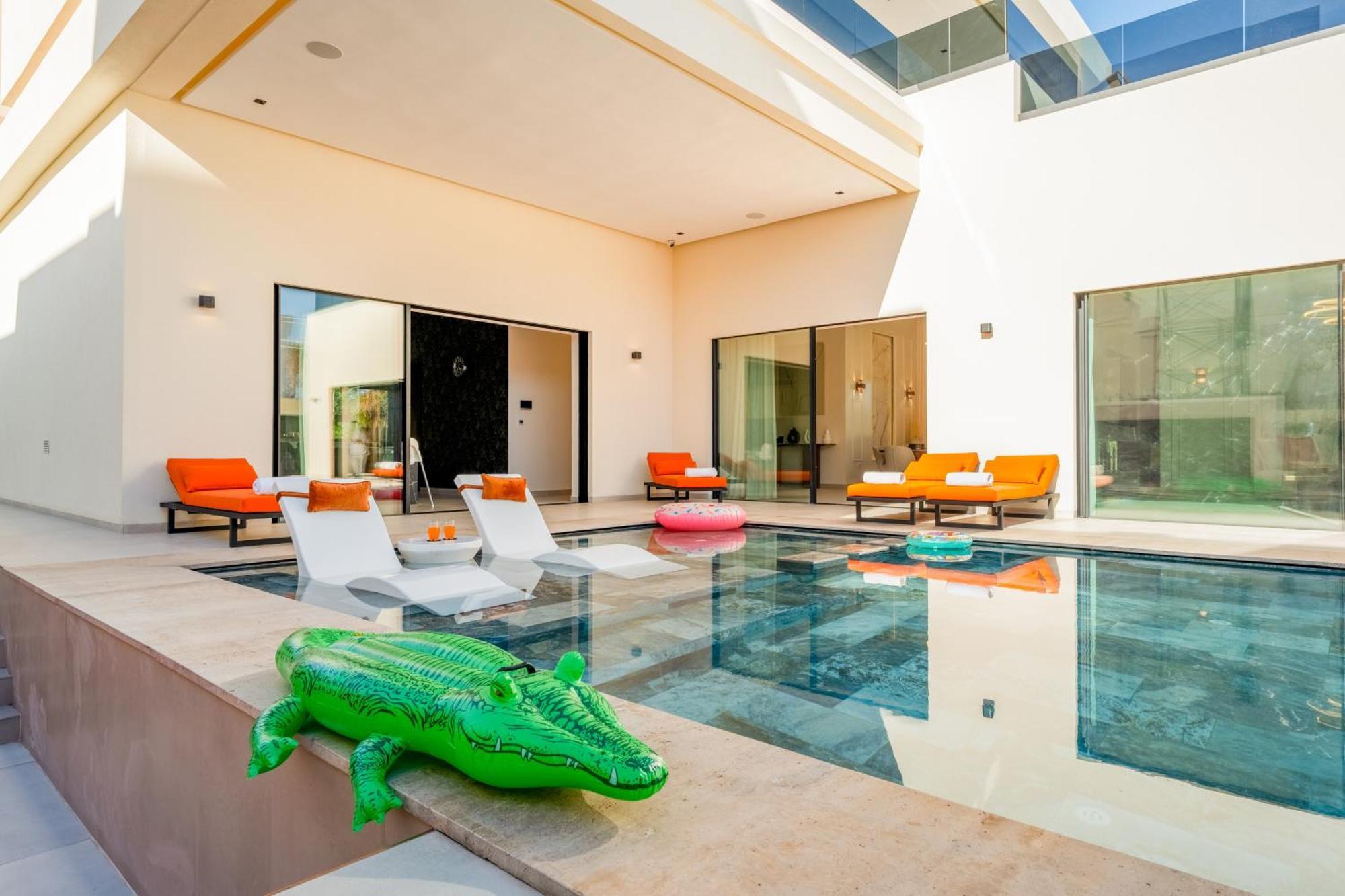 Luxury Heated Pool, Cinema & Game Villa *