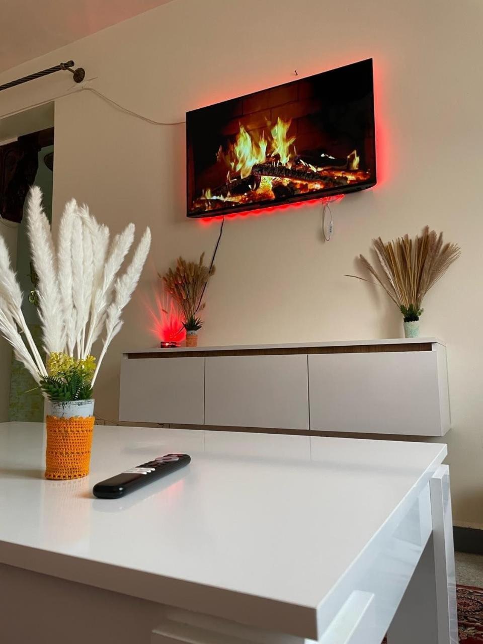 Cozy Airport Only 5 Minutes Walk Appartamento *