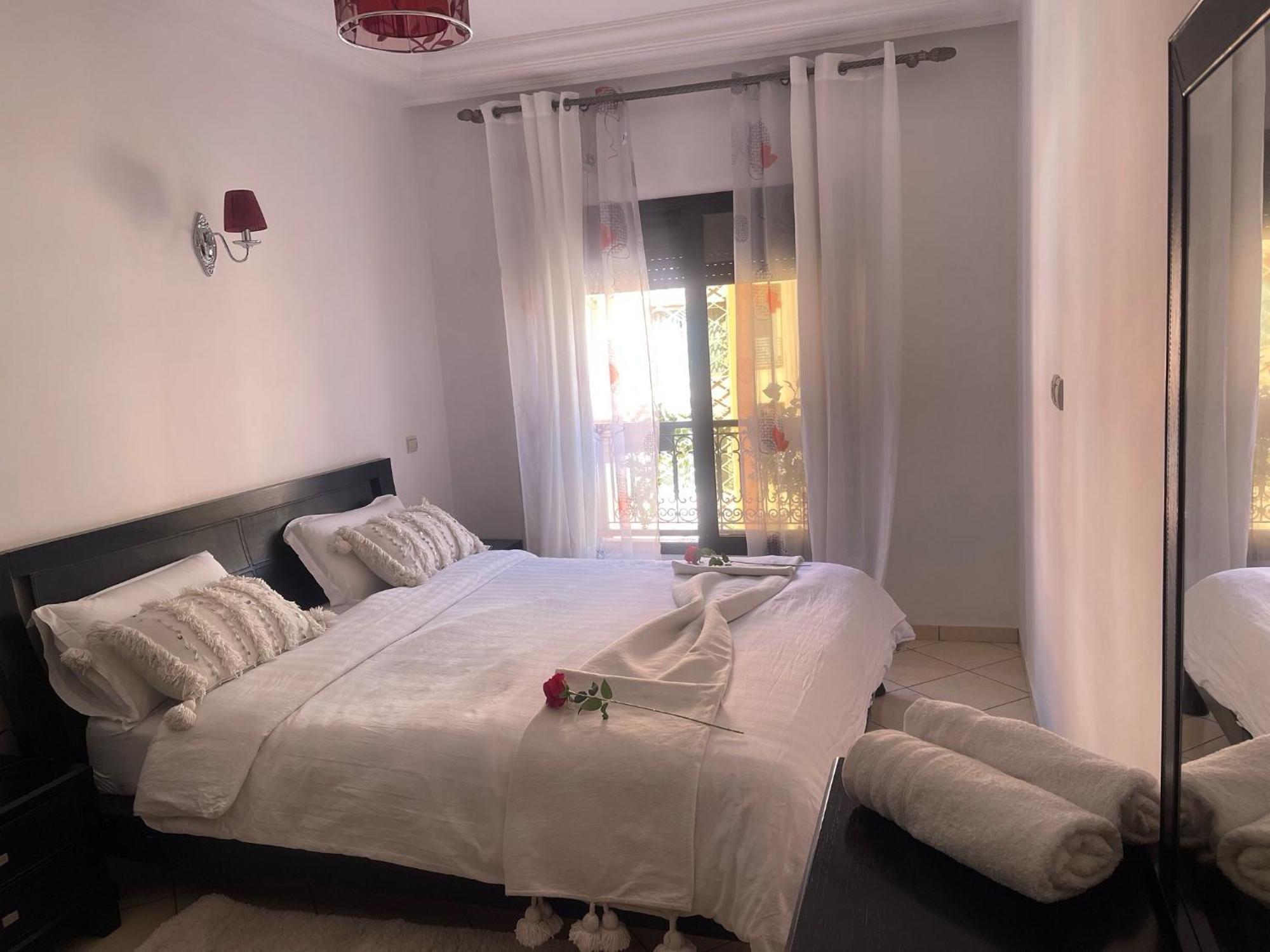 Appartement Magnifique Spacieux Confort Propre Familial 2 Salon Et Salle A Manger A 20mn A Pied De Place Jemaa El Fina 4 Piscines Dans Espace De Golf A 12 Mn En Voitures L Entree Est Gratuit Pour La Clientele Ouvert Entre 10h Et 20h Marrakesh