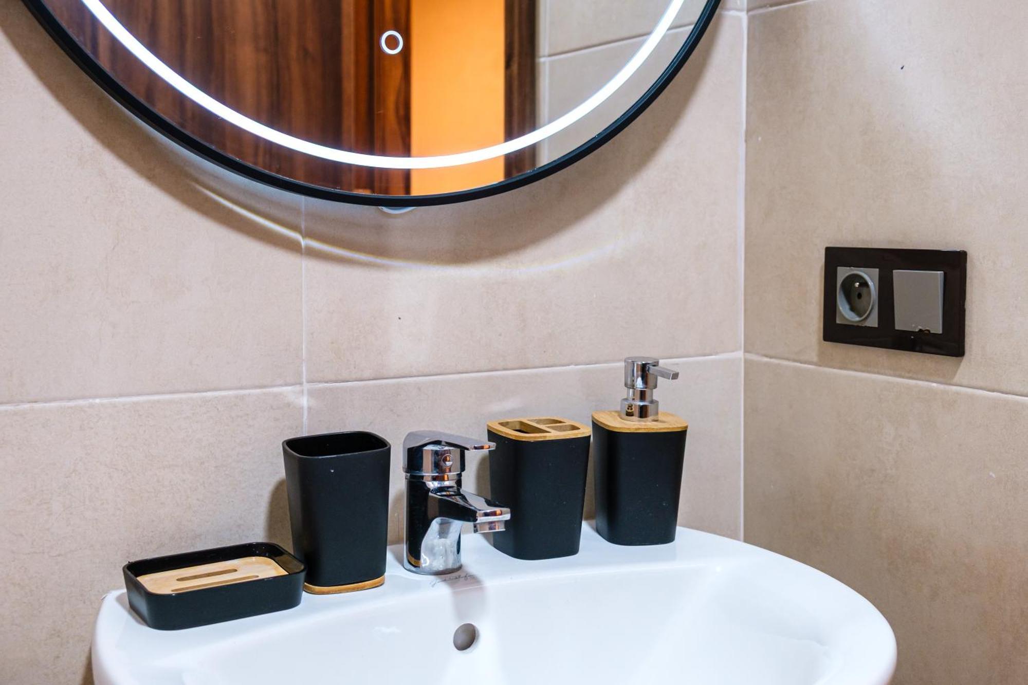 Modern , Parking , Pool & Fiber Wifi , Hivernage Centre Appartamento