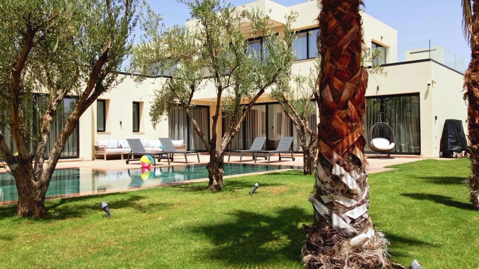 Villa Famous 4 *