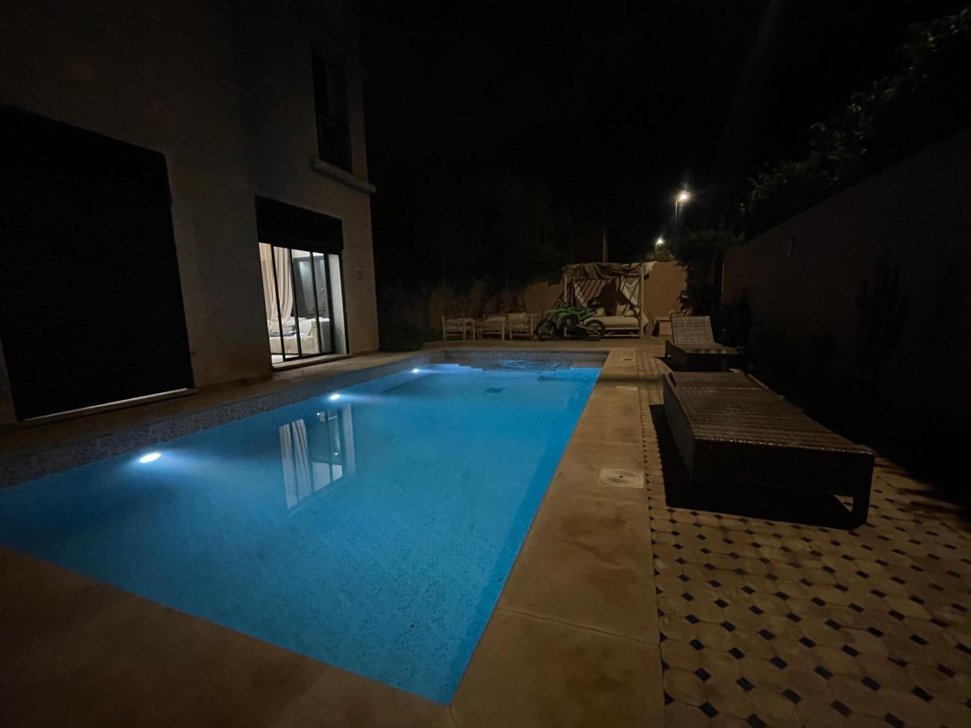 Villa Private With Pool & Garden