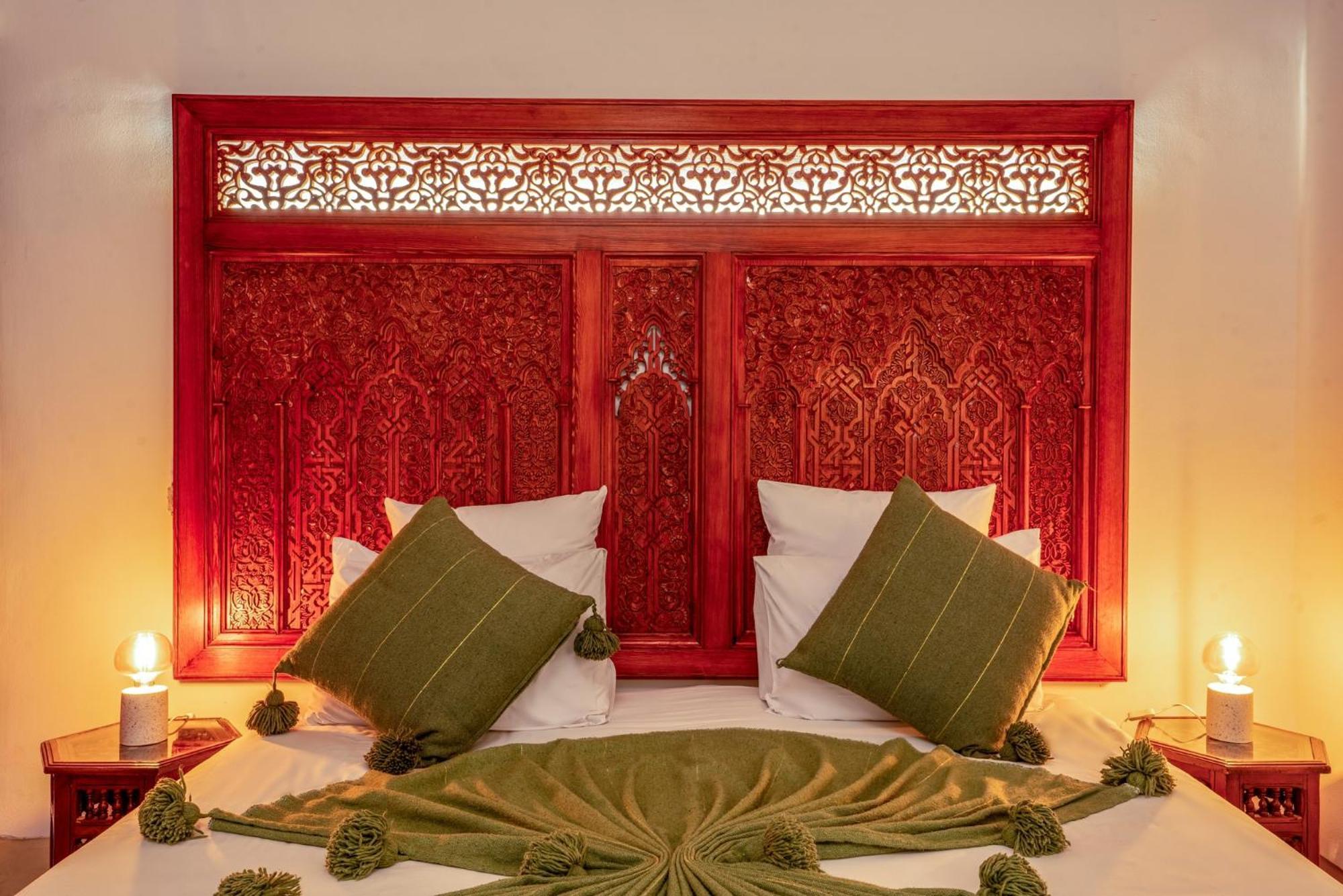 Riad Adika & 4*