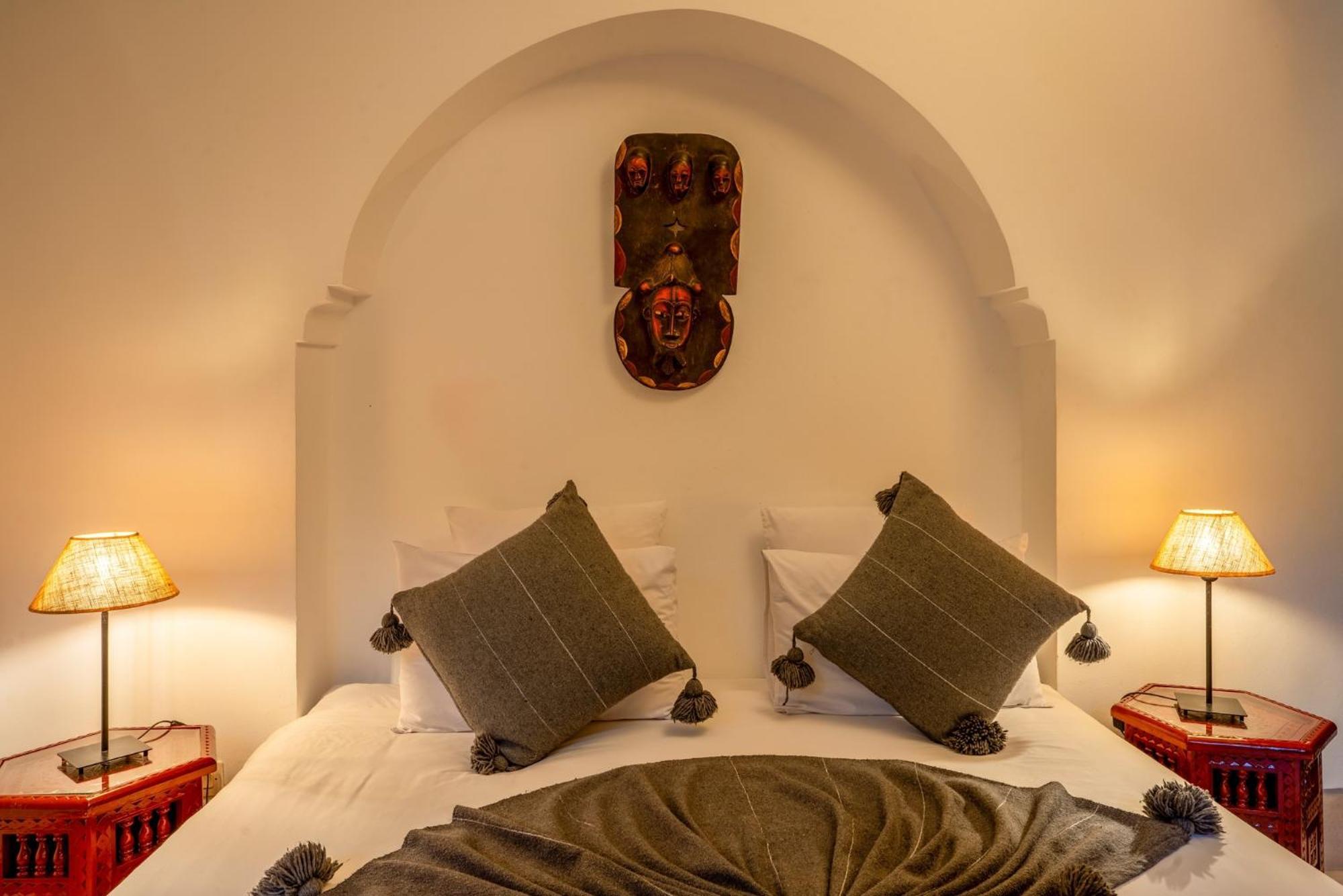 Riad Adika & 4*