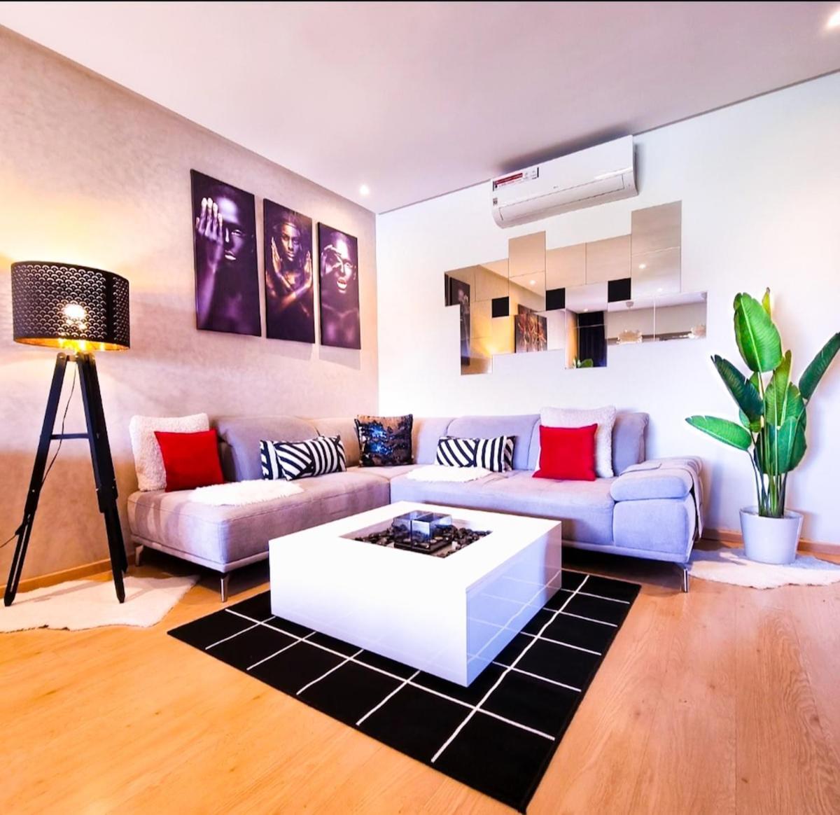 Privilege House Jade *