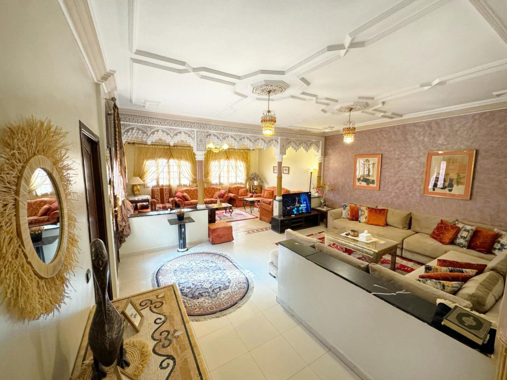 Appartamento Oranger Family House Center, Private Large House, Terasse Garden View, Free Parking *