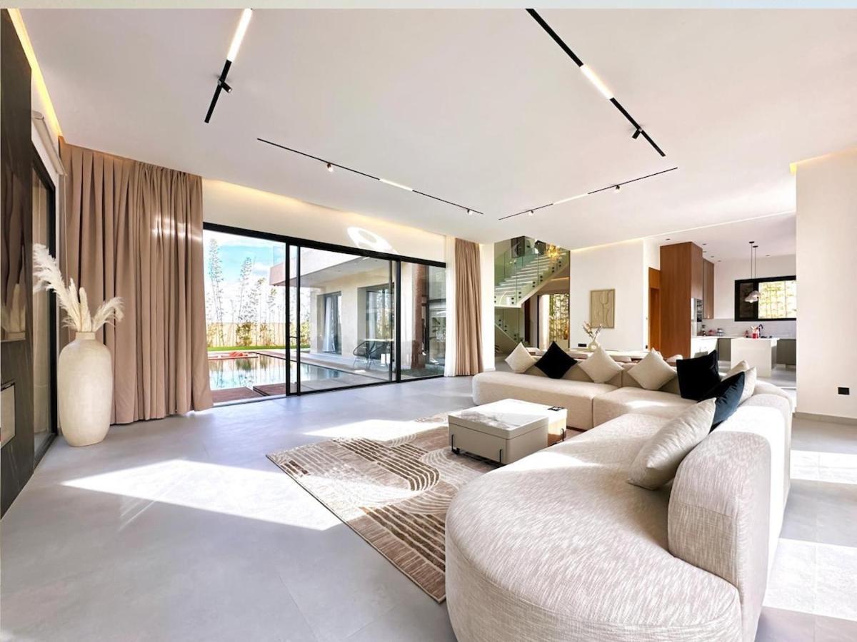 Modern Assia Villa