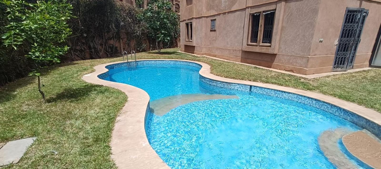 Rez-de-chaussee Avec Piscine