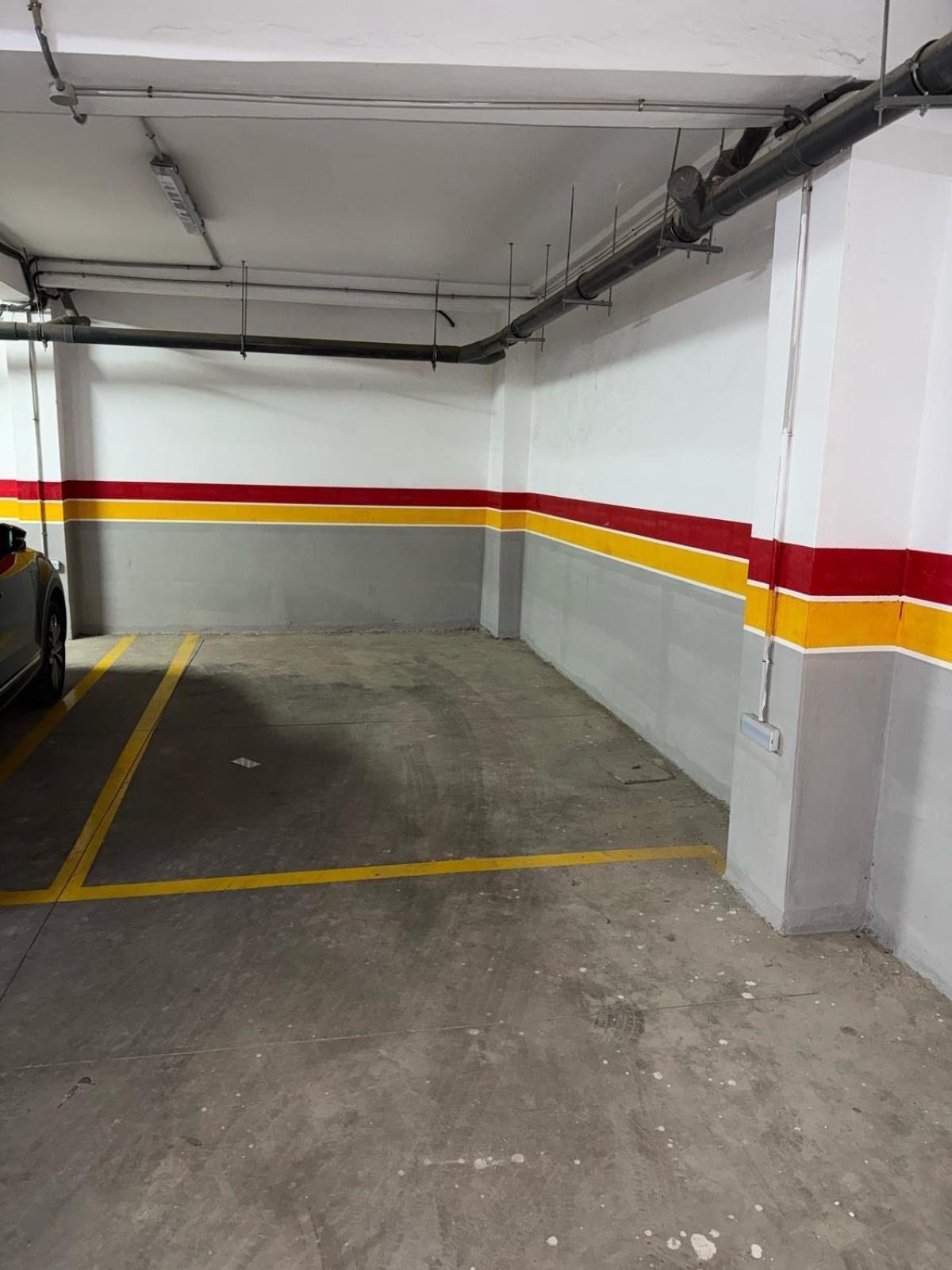 Luxury And Free Parking Apartment