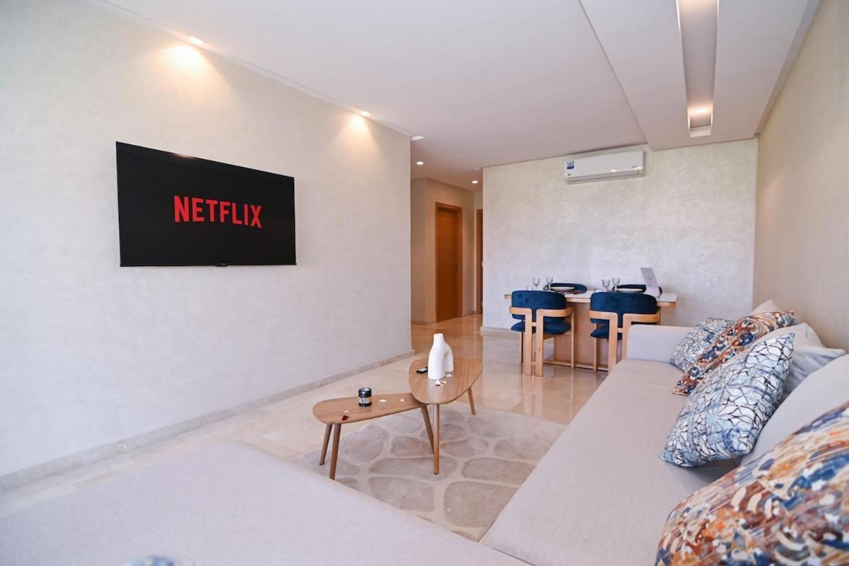 Cozy Comfort At Prestigia Apartment