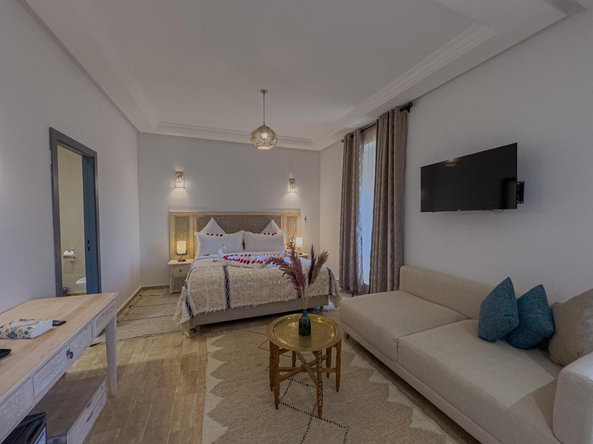 Tonaroz Gold Riad *