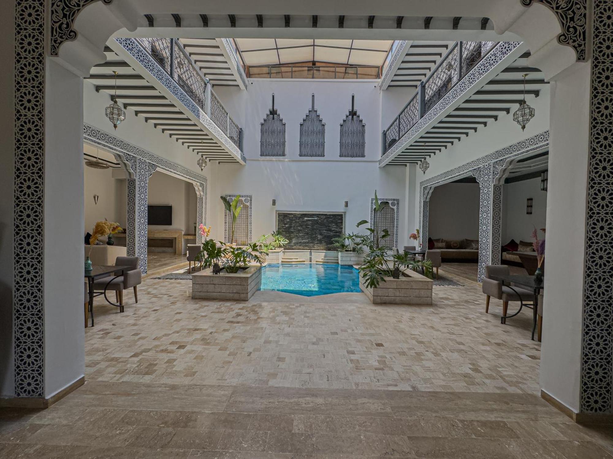 Riad Tonaroz Gold *