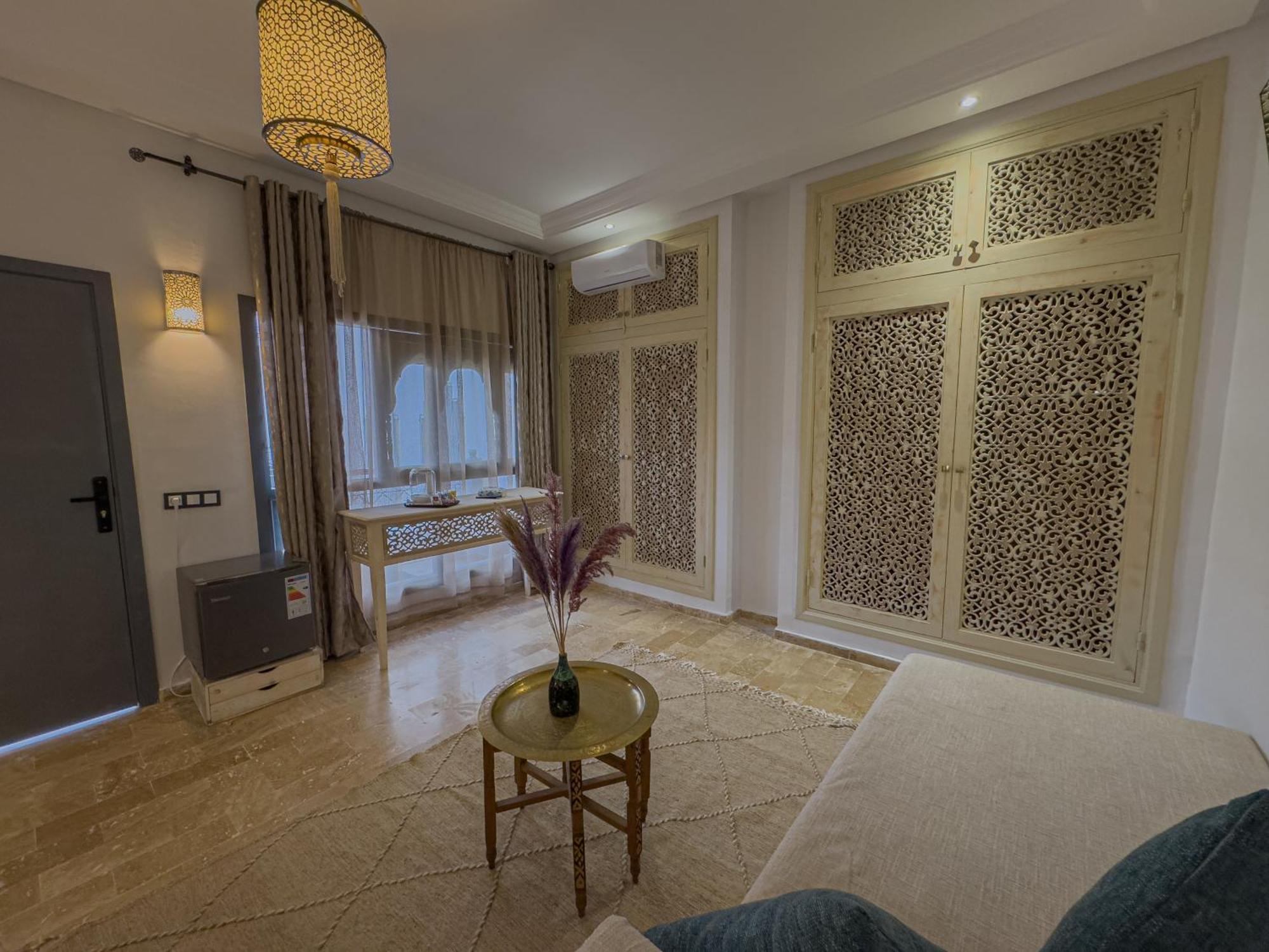 Tonaroz Gold Riad