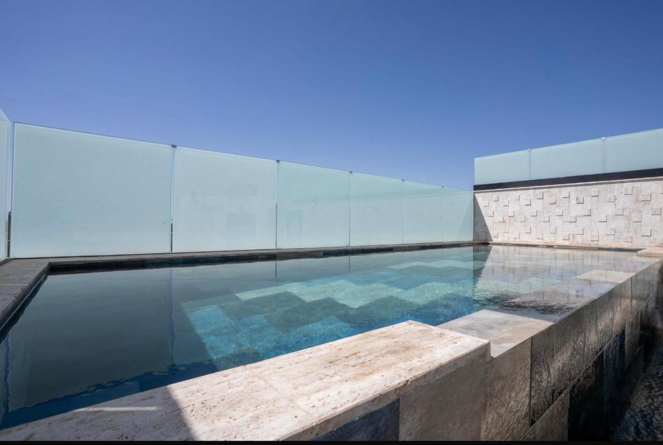 Triplex De Luxe Ocra Piscine Privee Villa