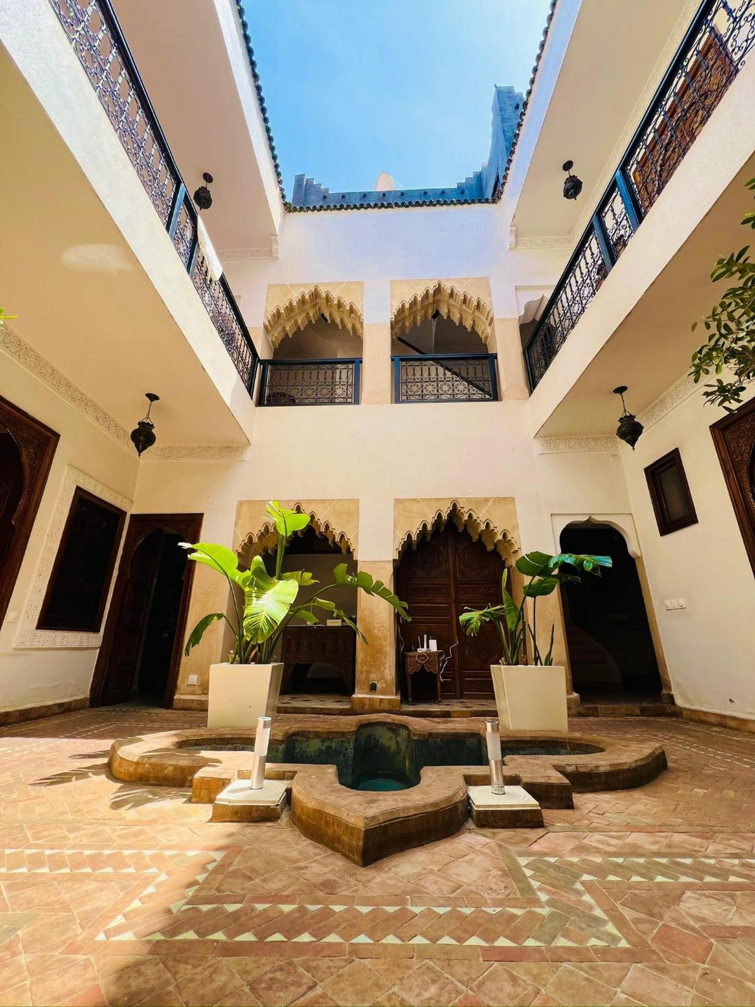 Serendip Hotel