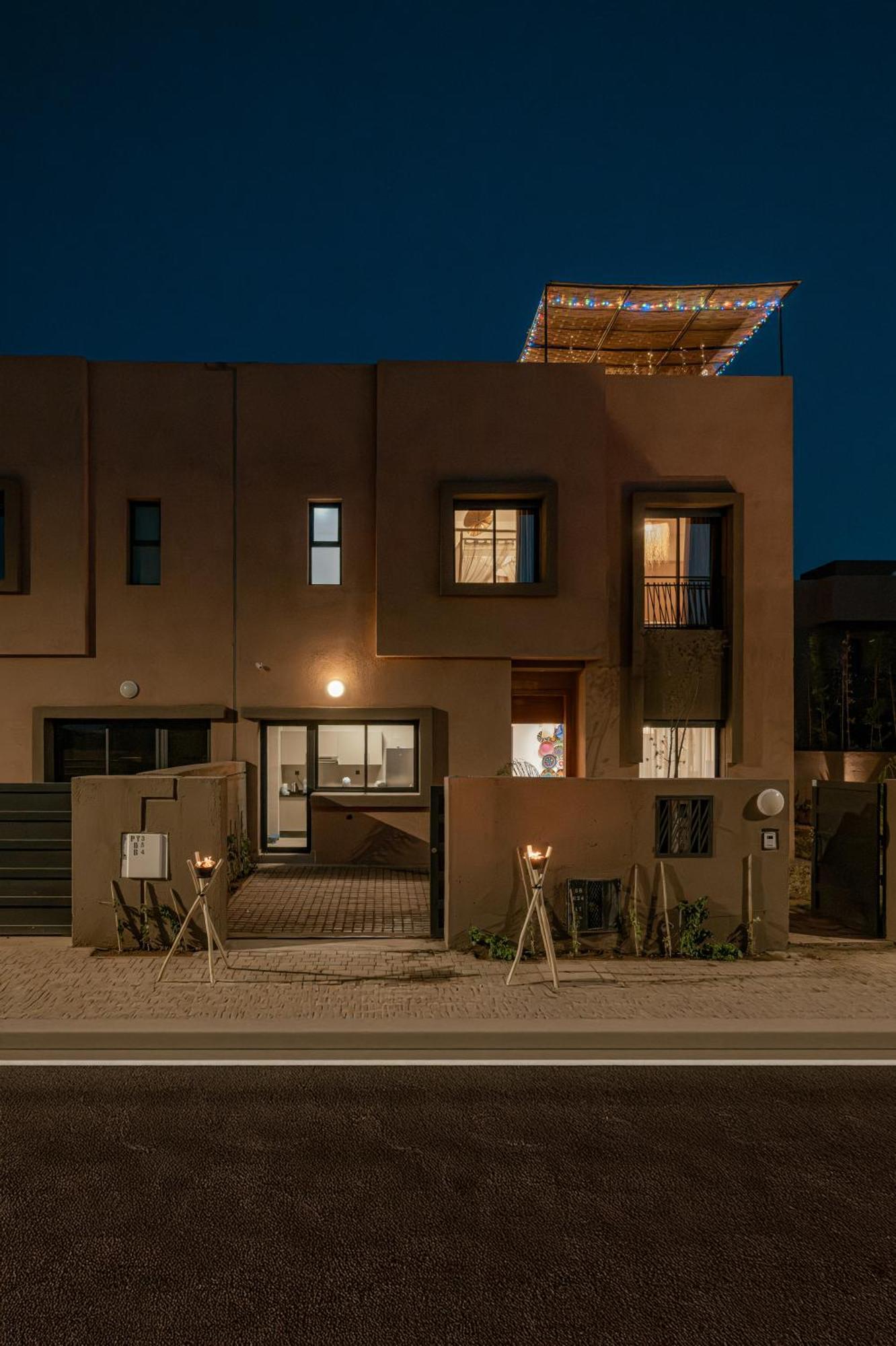 Secret Oasis - 4 Bedroom Rooftop, Pool&ac - Up To 10 Guests *