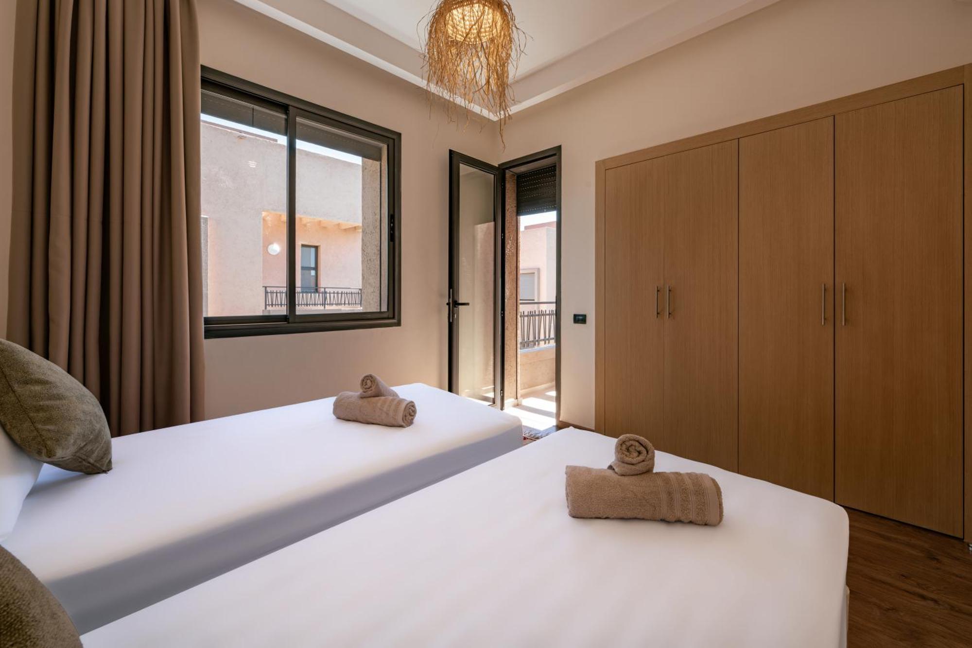 Secret Oasis - 4 Bedroom Rooftop, Pool&ac - Up To 10 Guests Villa