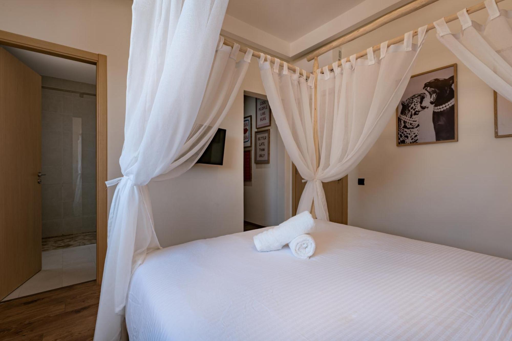 Secret Oasis - 4 Bedroom Rooftop, Pool&ac - Up To 10 Guests Villa *