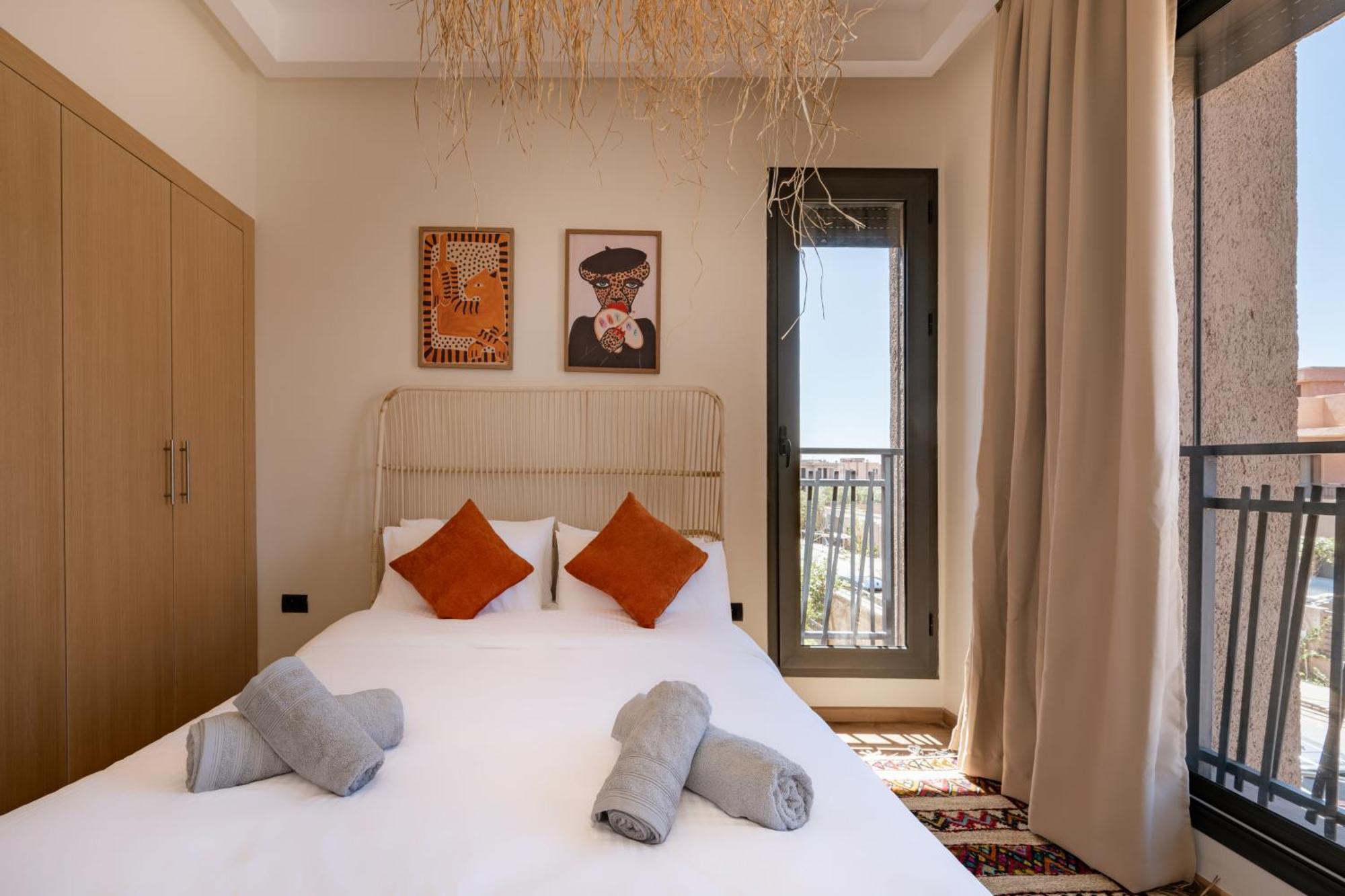 Secret Oasis - 4 Bedroom Rooftop, Pool&ac - Up To 10 Guests Villa *