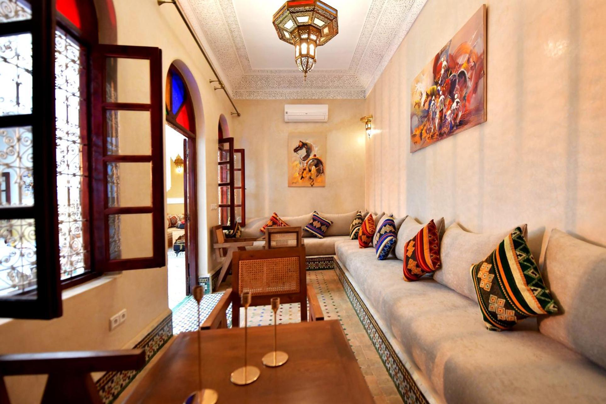 Zina Rose 89 Riad *