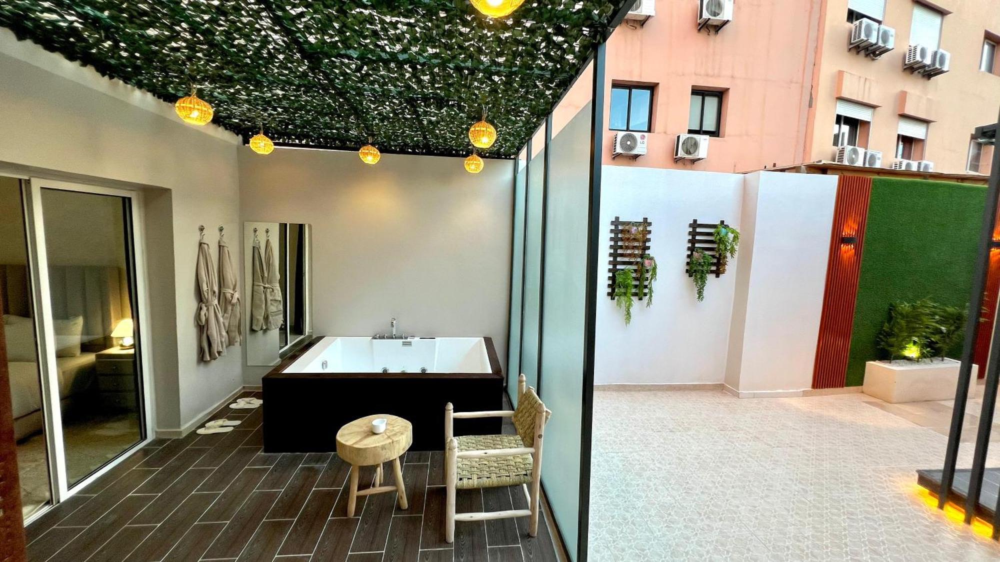 Apartment De Luxe Avec Jacuzzi Prive & Terrasse Au Coeur De Marrakech *