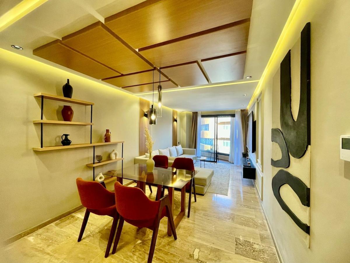 Apartment Luxurious 2br - Steps From Carre Eden - 84inch Tv *