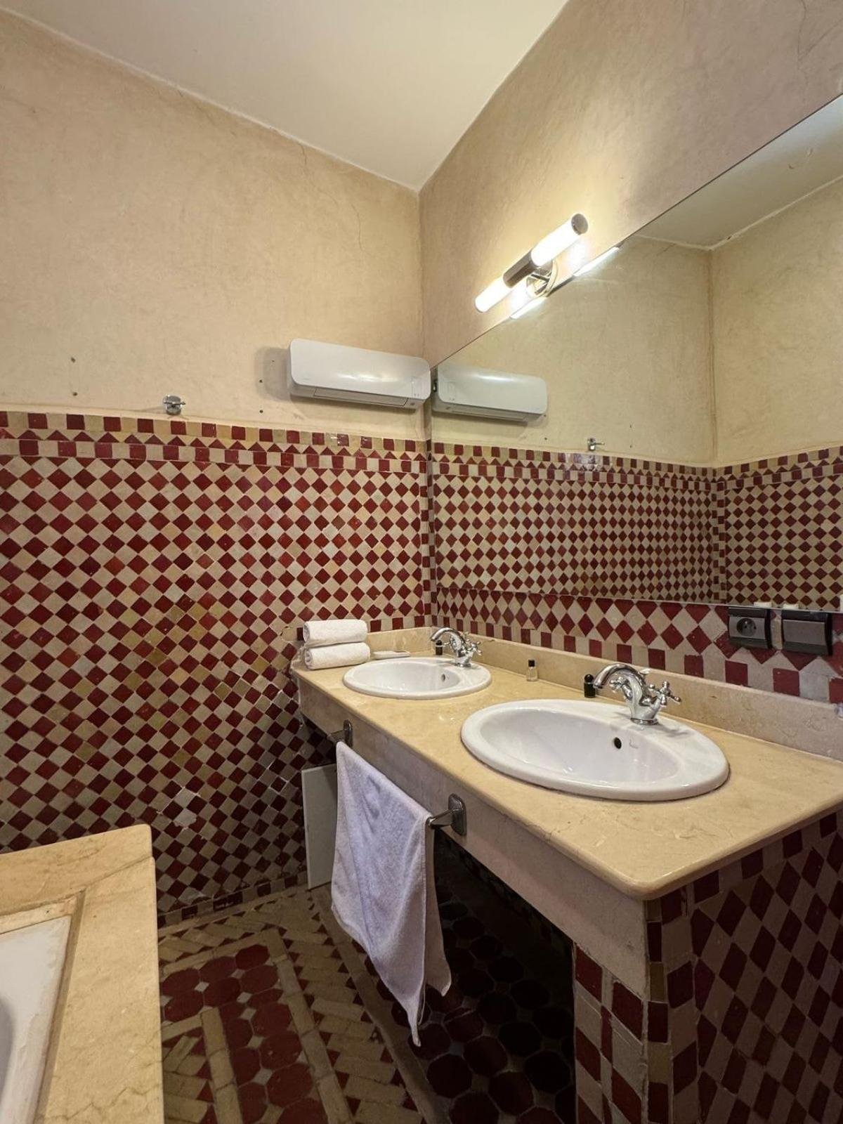 Holiday home Luxury Private Riad, Air-conditioned And Pool Marrakesh