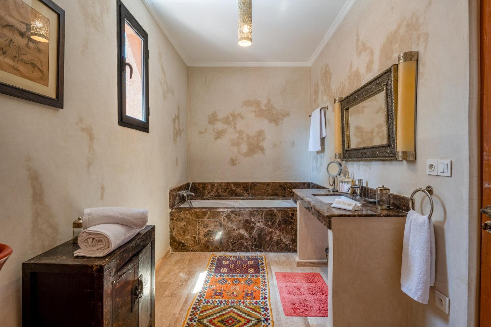 Villa Simari Palmeraie Marrakech Nouveau! Petit Dejeuner Compris-entierement Renovee-superbe Piscine Privee Chauffee-personnel De Maison Inclus-grand Jardin De 2000m2-terrain De Petanque-ambiance Typique Berbere-havre De Paix