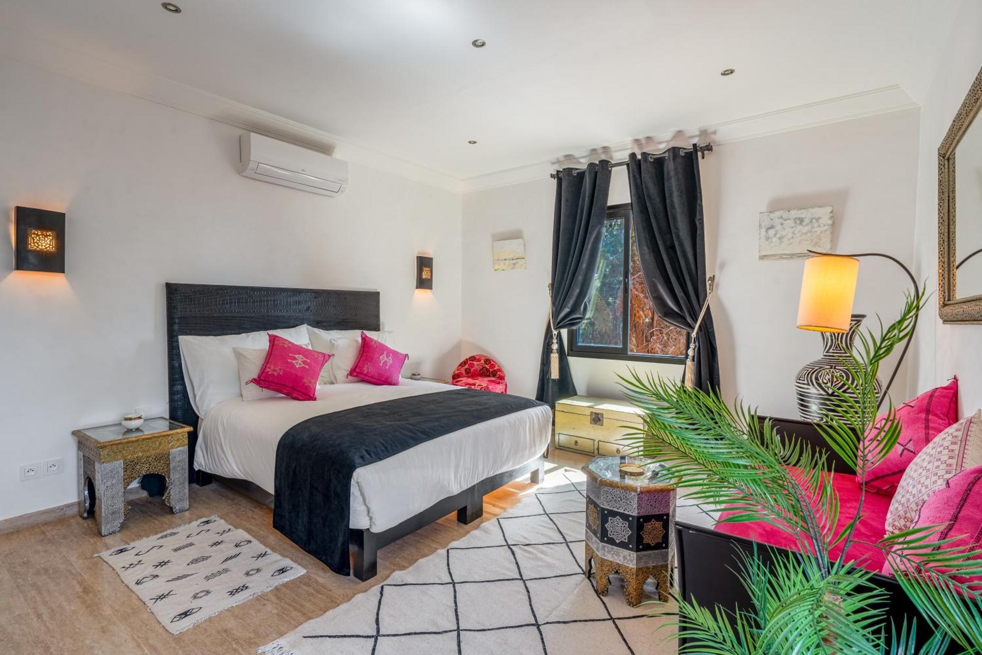 Simari Palmeraie Marrakech Nouveau! Petit Dejeuner Compris-entierement Renovee-superbe Piscine Privee Chauffee-personnel De Maison Inclus-grand Jardin De 2000m2-terrain De Petanque-ambiance Typique Berbere-havre De Paix Villa