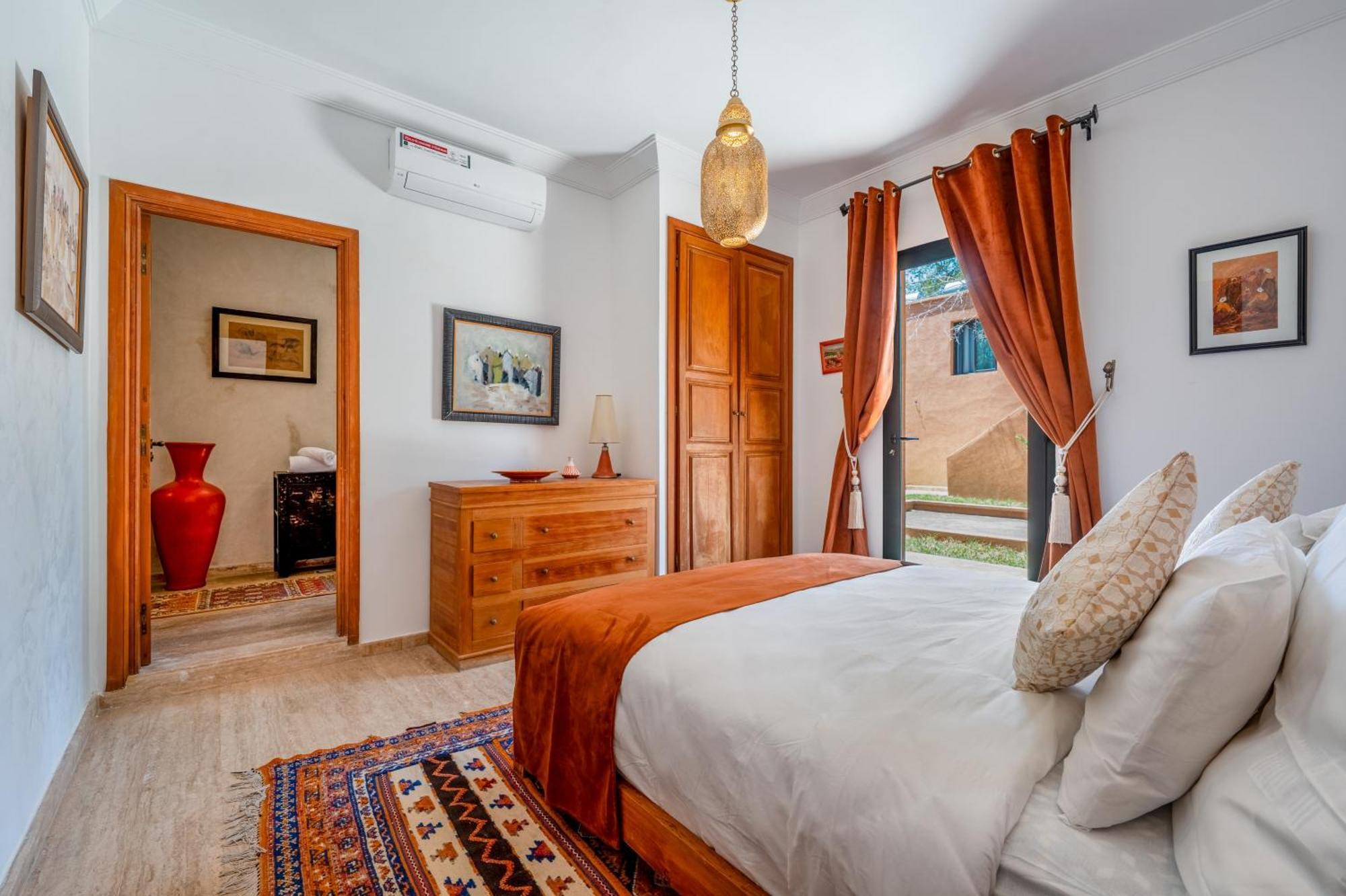Simari Palmeraie Marrakech Nouveau! Petit Dejeuner Compris-entierement Renovee-superbe Piscine Privee Chauffee-personnel De Maison Inclus-grand Jardin De 2000m2-terrain De Petanque-ambiance Typique Berbere-havre De Paix Marrakesh
