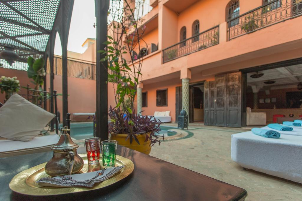 Guest house Amira & 4*