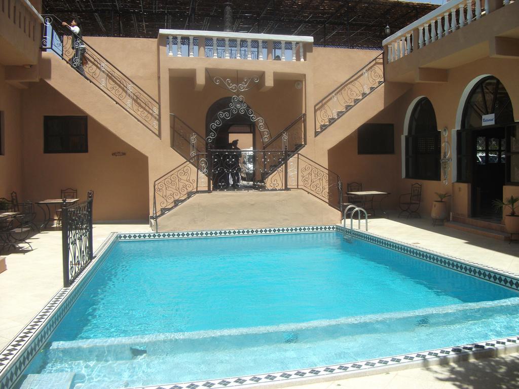 Hotel La Rose Du Sable 2*