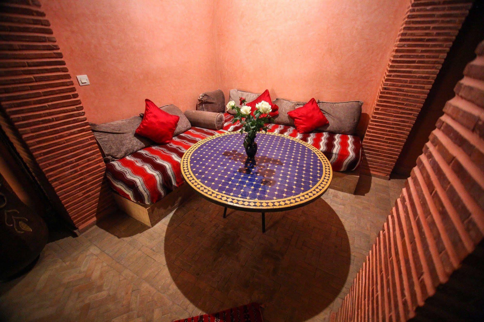 Hna Ben Saleh Riad