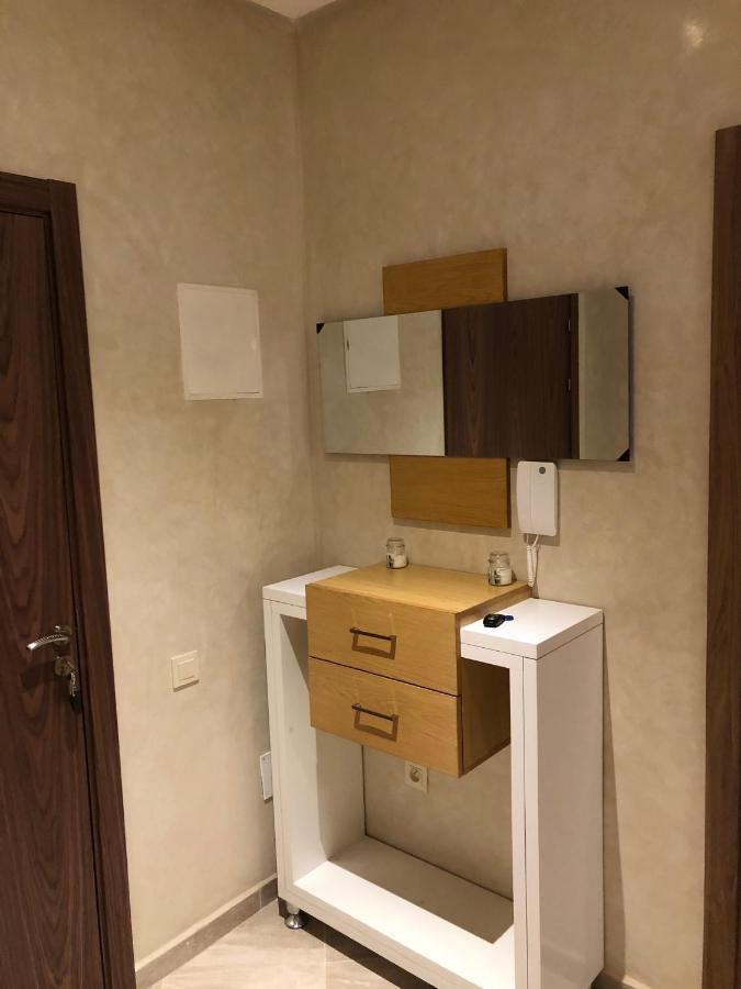 Apartment Standing *
