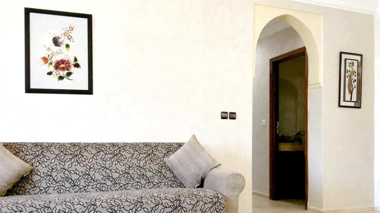 Rue El Qadi Ayad Apartment *