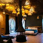 Lodge K